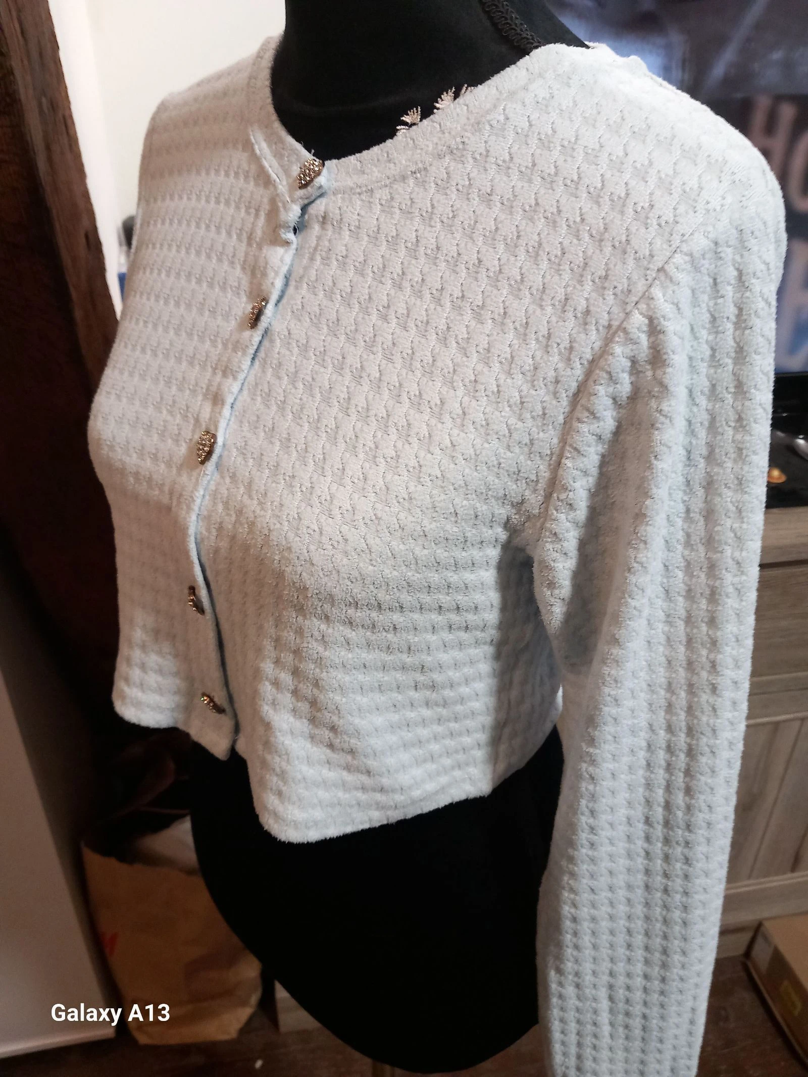 Korte crèmekleurige getextureerde vest / hartvormig heupje – Strass hartknoppen – photo 4